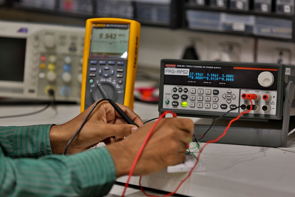 3._20Keithley_202230-30-1_20Programmable_20Triple_-min