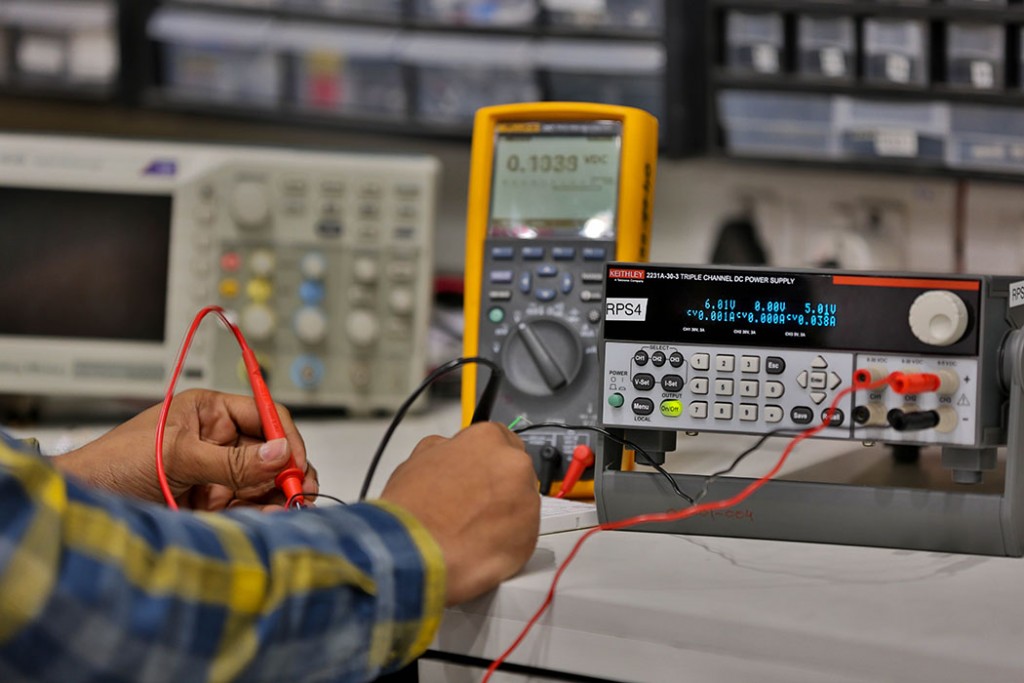 4._20KEITHLEY_202231A-30-3_20triple_20channel_20DC-min