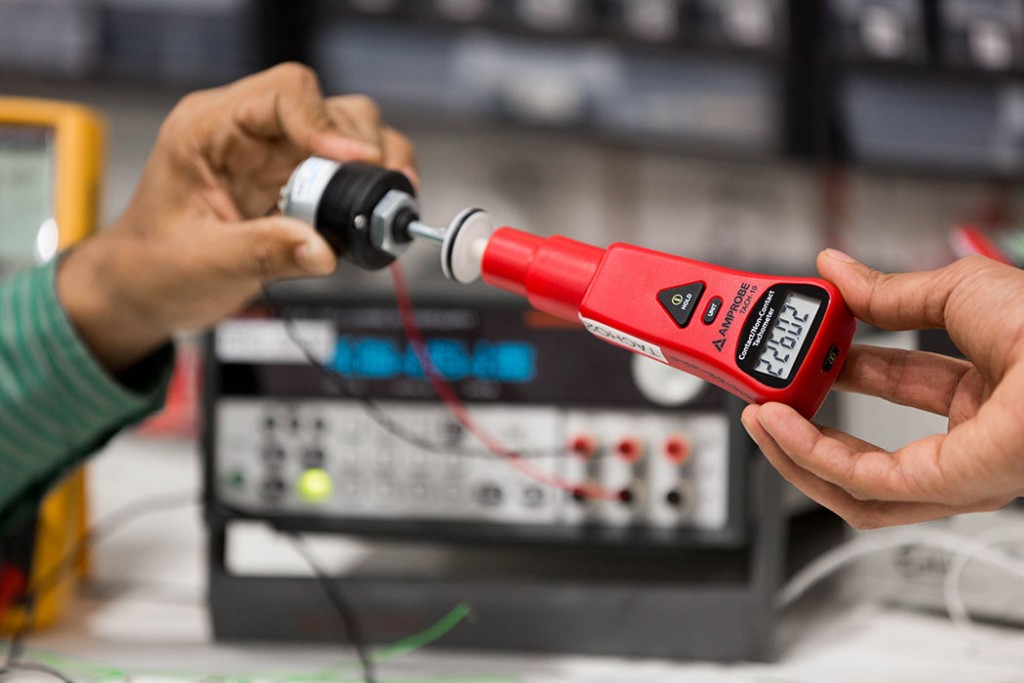 AMPROBE_20TACHOMETER_20TACH_2010-min