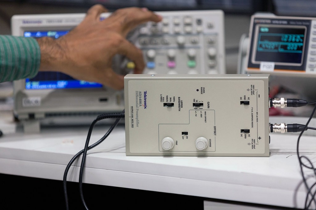TEKTRONIX_20ADA400A_20DIFFERENTIAL_20PREAMPLIFIER_-min