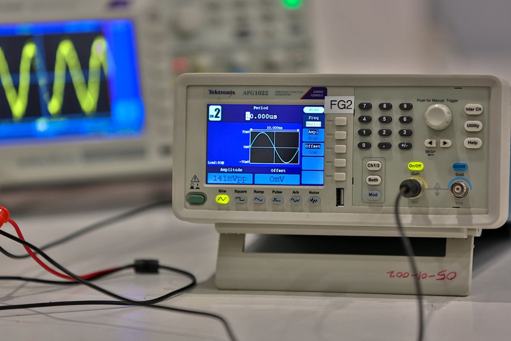 Tektronix_20AFG1022_20Arbitrary_20Function_20Gener-min